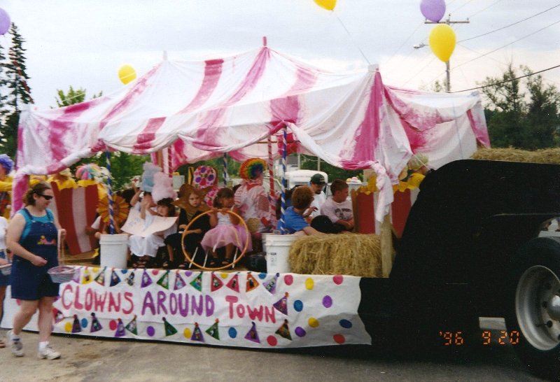 parade float of big top circus